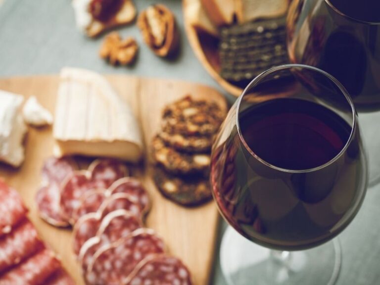 Chinon rouge : les accords mets et vins à tester au fil des saisons